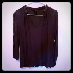 Dainty V-neck shirt   